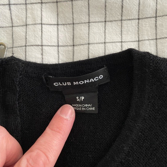 Club Monaco 100% Merino Wool sweater - Picture 4 of 5
